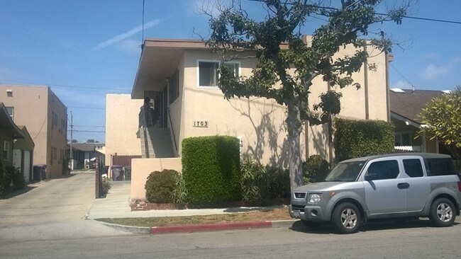 Building Photo - 1703 E Erie St
