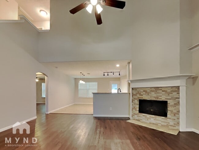 Building Photo - 18421 Sunrise Pines Dr