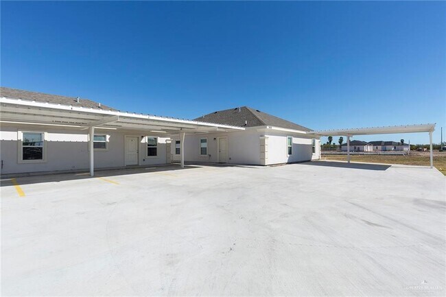 Building Photo - 3405 E Zinnia Ave