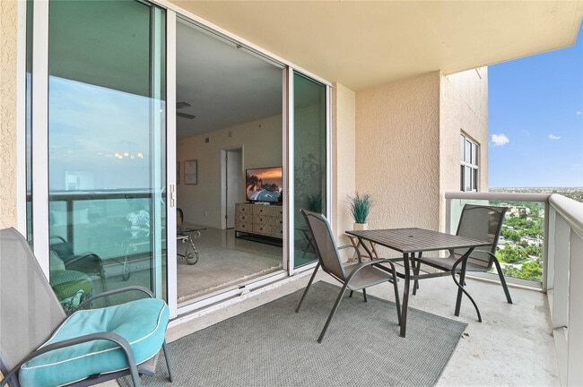 Foto del edificio - 2650 Lake Shore Dr