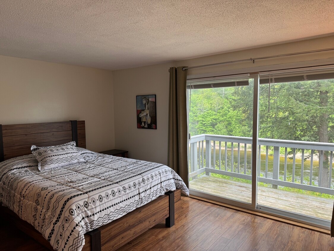 Foto principal - 56 Mountain River Ave