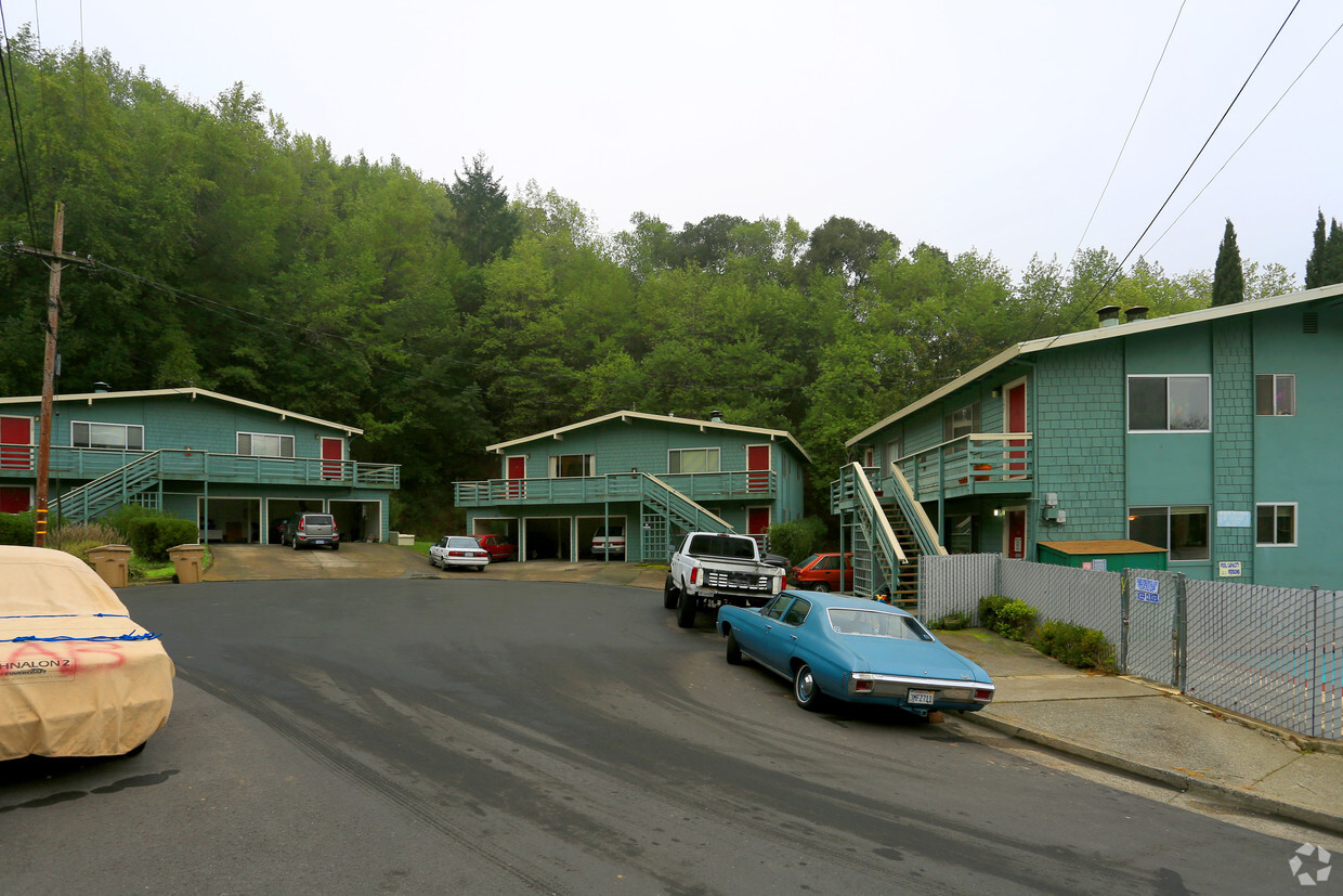 Primary Photo - Piper Court Apartments