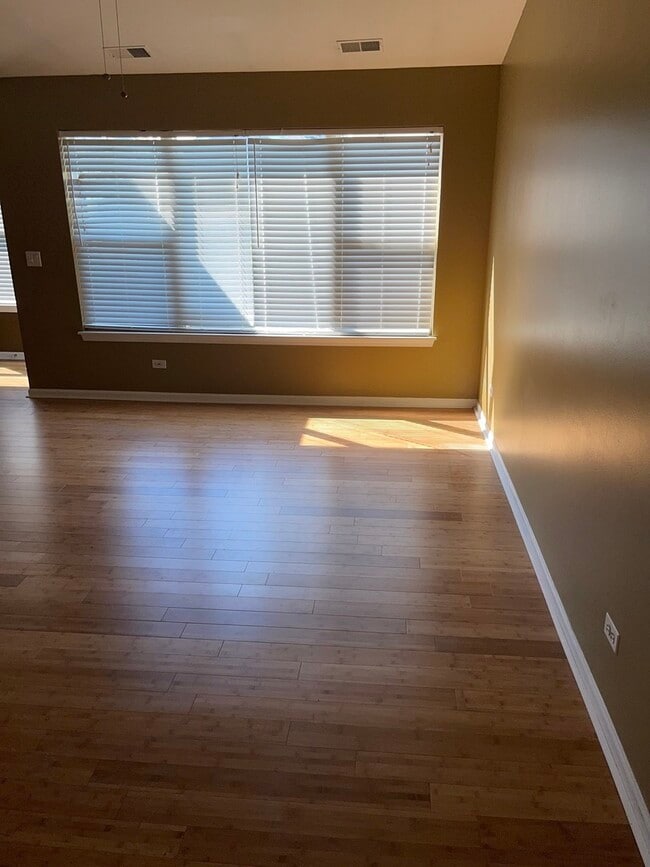 Building Photo - 406 Woodview Cir
