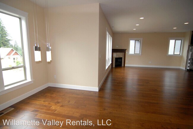 Building Photo - 3 br, 2 bath House - 2034 Celeen Ave SE