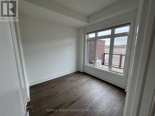 Photo du bâtiment - 3299 Taha Gdns