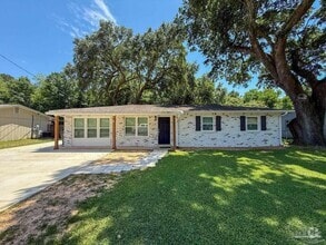 Building Photo - 1501 Croquet Dr