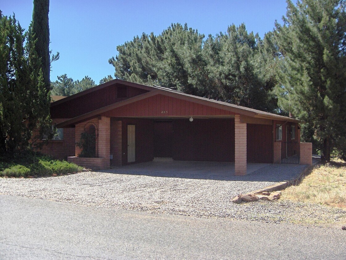 Foto principal - Unfurnished, 1-year long-term rental