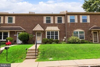Building Photo - 303 Kidwelly Ct