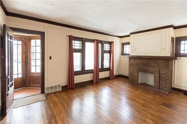 Building Photo - 2210 W 101st St
