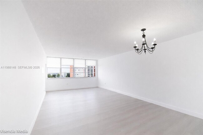 Foto del edificio - 1351 NE Miami Gardens Dr