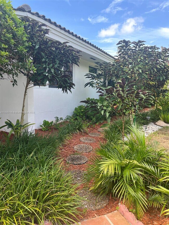 Foto del edificio - 5422 Orduna Dr