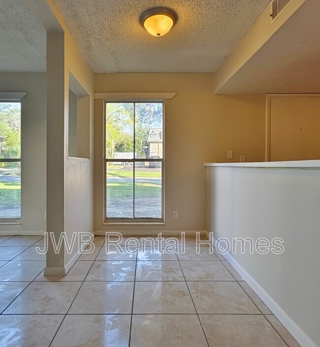 Foto del edificio - 851 Bert Rd
