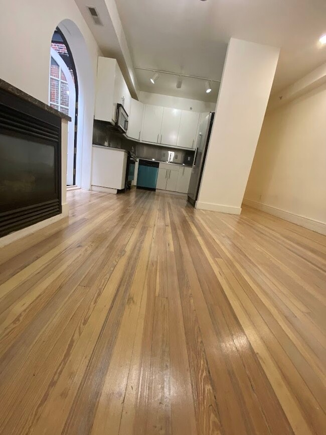 Kitchen - 407 N Charles St