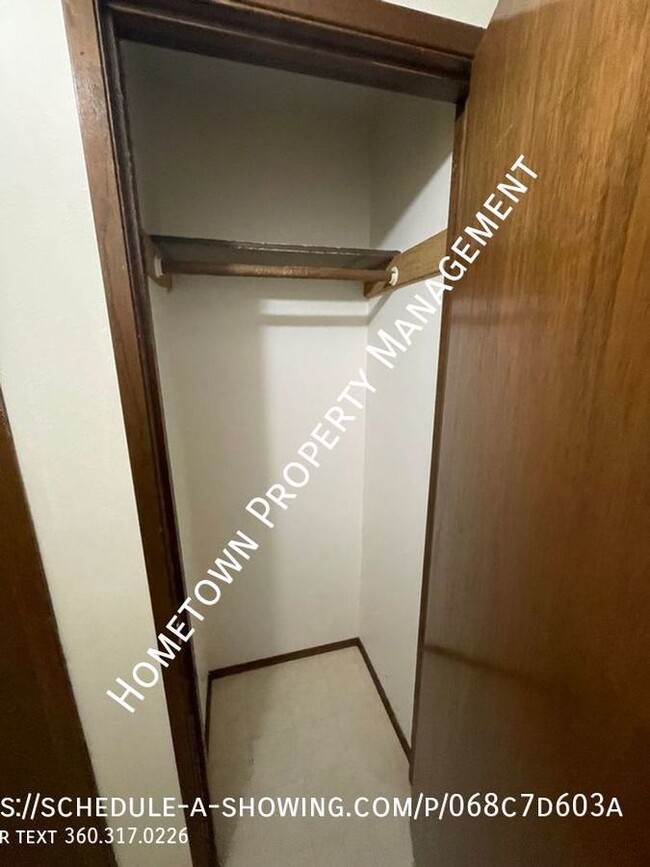 Building Photo - Two Bedroom 1 Bath Home in Olympia-Availab...
