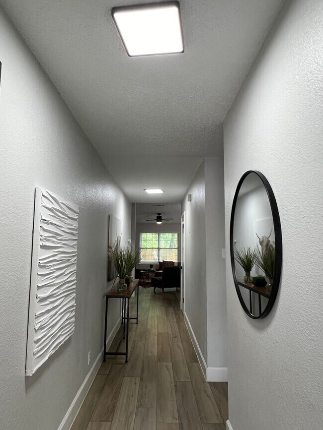 Foto del edificio - PRELEASING FOR MID JANUARY!  3 bedroom off of 183!