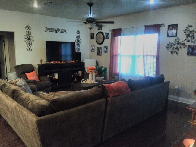 Foto del edificio - 1803 Briarwood St