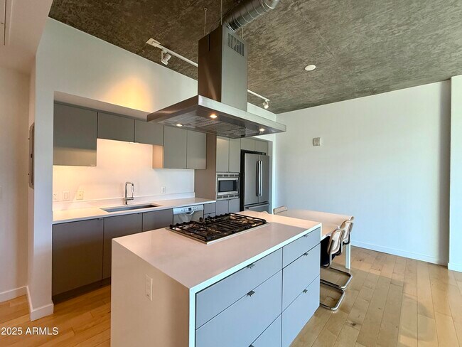 Foto del edificio - 100 W Portland St