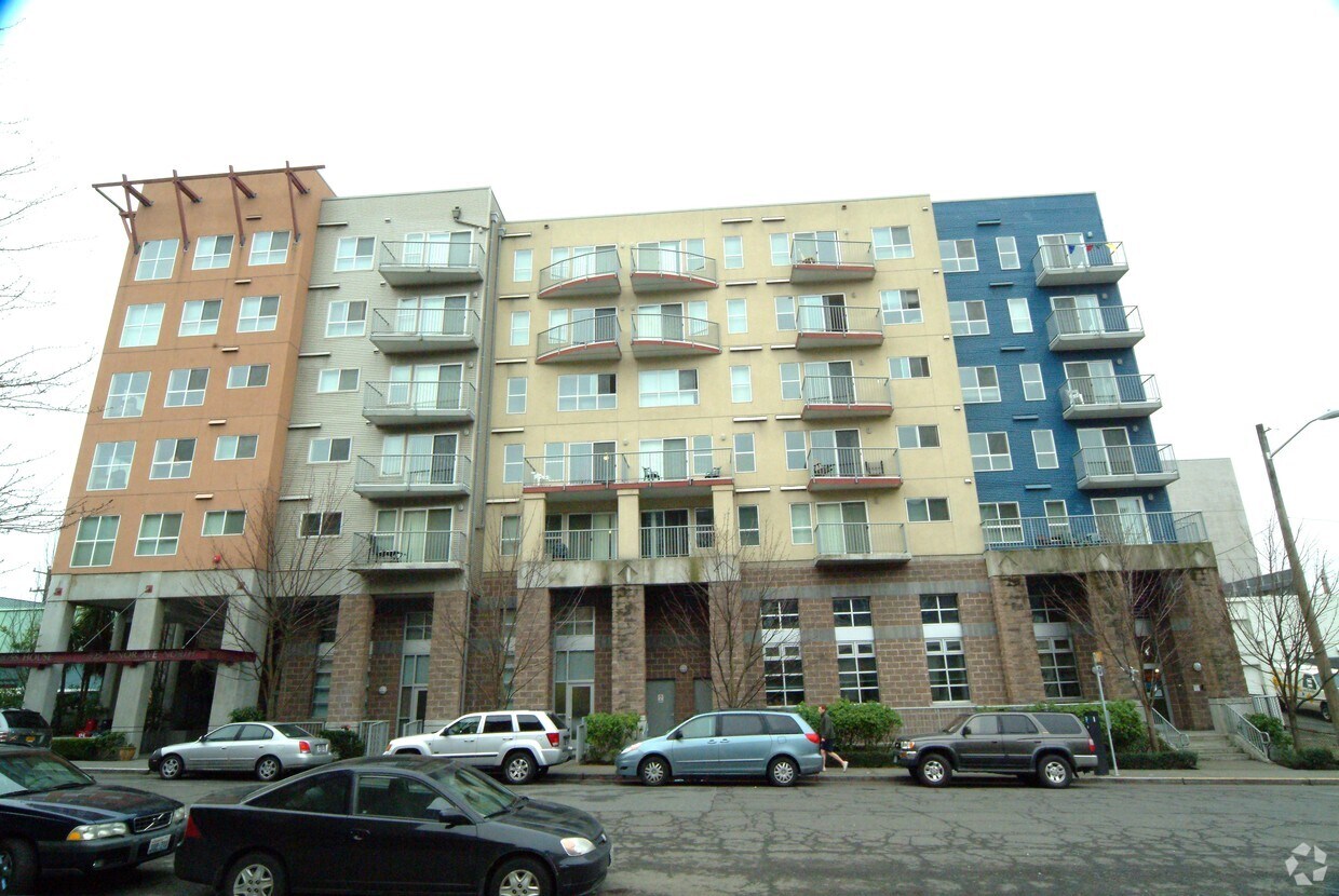Building Photo - Pete Gross House Apartments