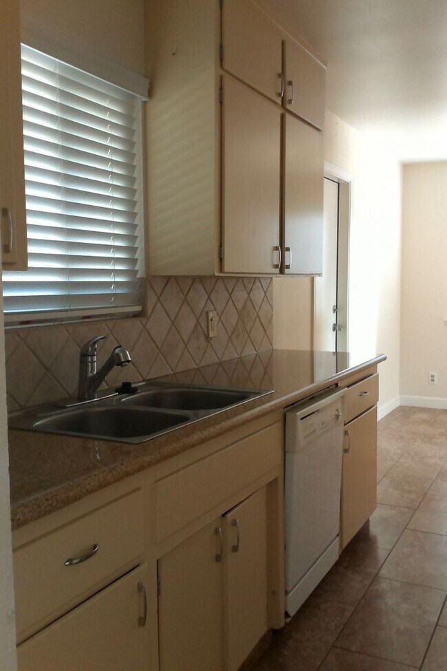 Foto del edificio - Lovely 3 Bedroom 1.5 Bath in Clovis