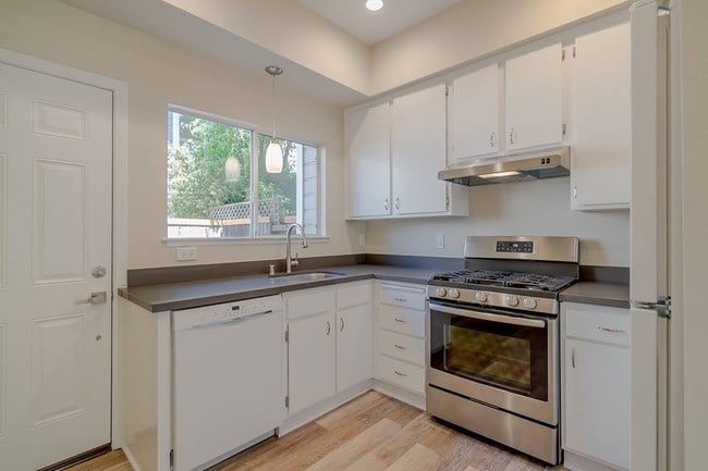 Building Photo - 3121 Woods Cir