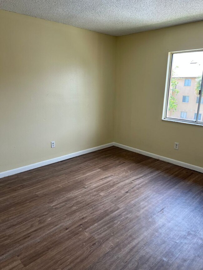 Building Photo - 5213 Via Hacienda Cir