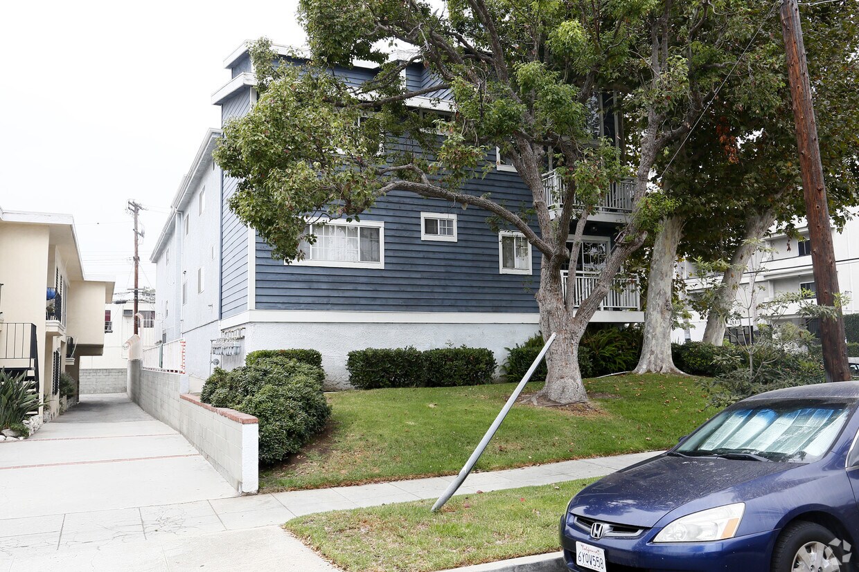 Foto del edificio - 10600-1061 Rose Ave