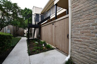 Building Photo - 720 Bering Dr
