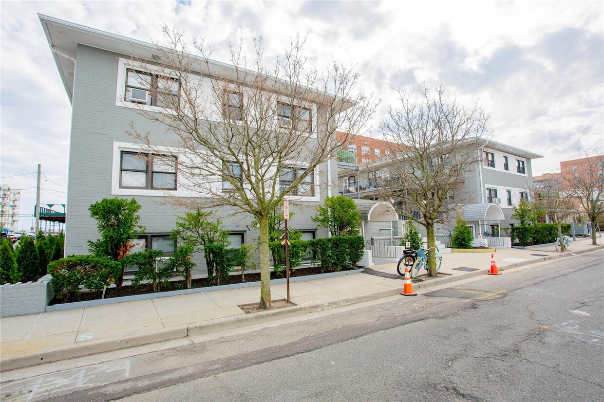 Foto principal - 470 E Broadway