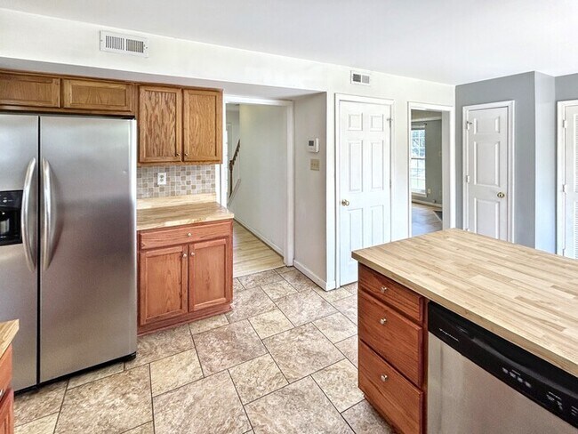 Foto del edificio - 6432 Goldenrod Ct