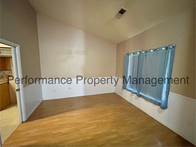 Building Photo - Stunning 4 Bed/2 Bath in S Bakersfield w/ ...