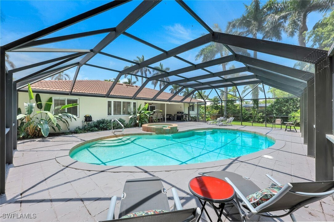 Foto principal - 725 Old Trail Dr