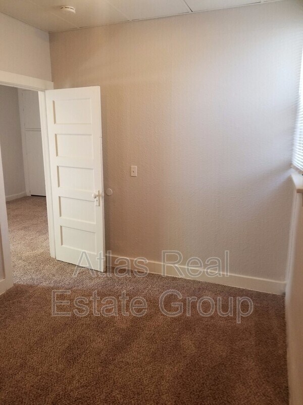Building Photo - 861 Egbert St