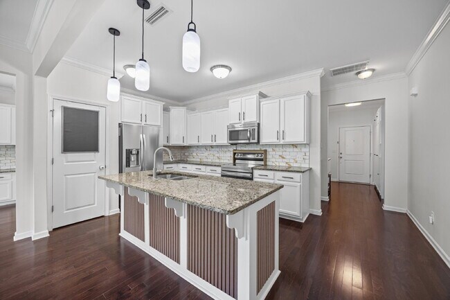 Foto del edificio - "Spacious 3-Bedroom Townhome with Fireplace, Pergola & Community Pool on Summerlake Drive!"