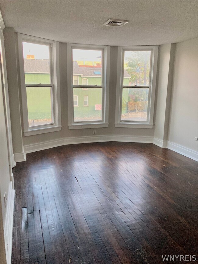Foto del edificio - 294 S Elmwood Ave