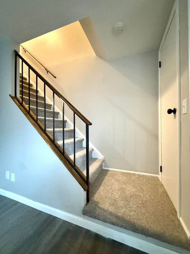 Building Photo - Pennoyer 1703/1705