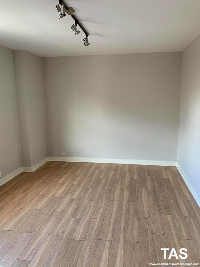 Foto del edificio - 511 W Belmont Ave