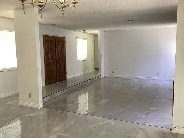 Building Photo - 540 Fairway Dr