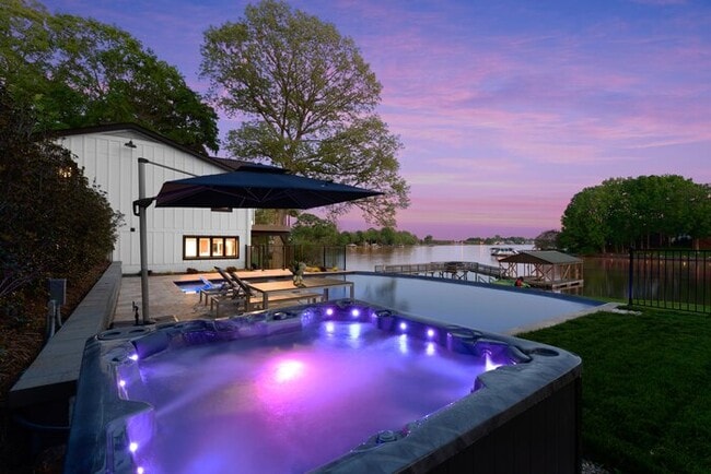 Building Photo - Fox Run LKN