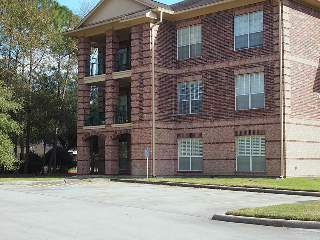 Primary Photo - 2803 Kings Crossing Dr
