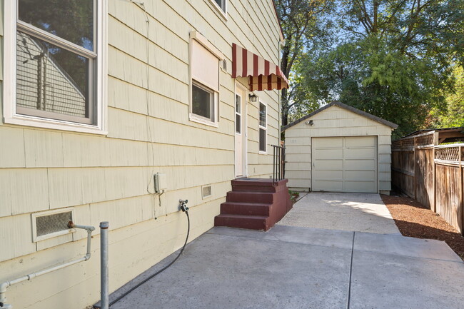 Building Photo - 1116 Reddy Ave