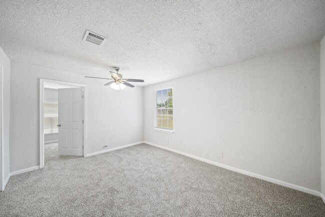Building Photo - 1517 W Snyder St