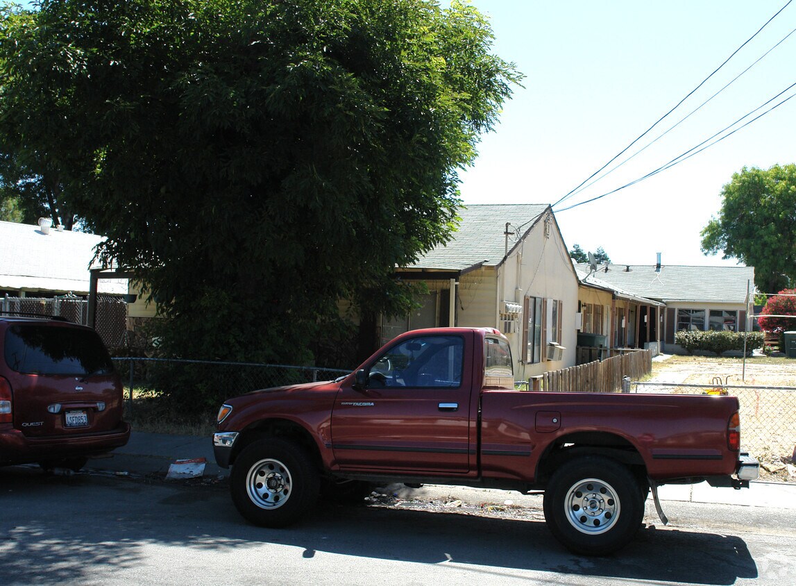 Primary Photo - 174 Madoline St