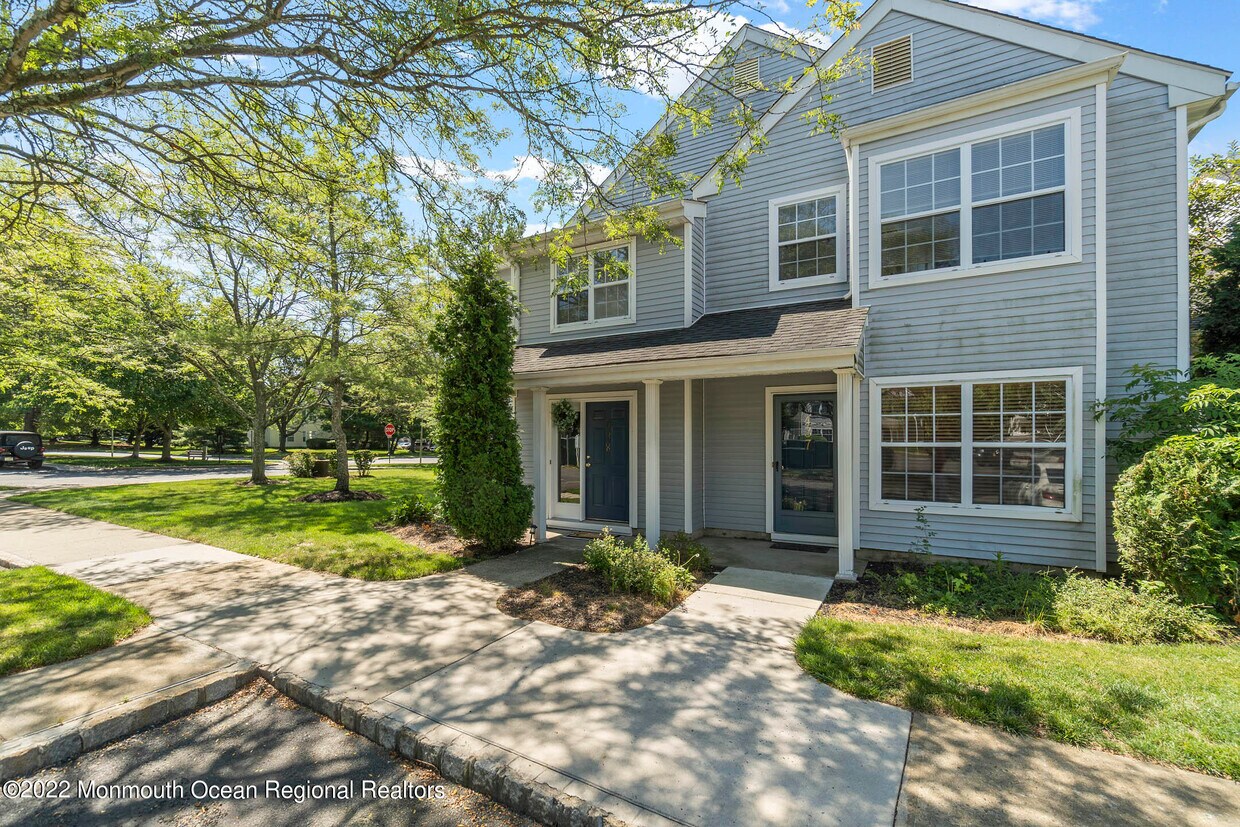 438 Hampton Ct Unit 122, Manalapan, NJ 07726 Condo for Rent in