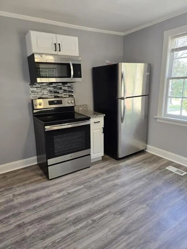 Building Photo - Newly Renovated House in Macon