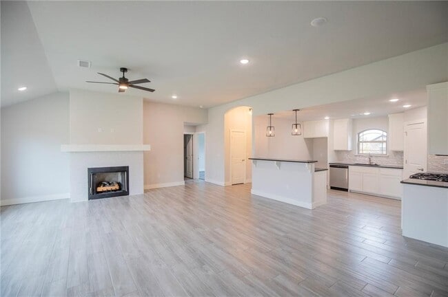 Building Photo - 1029 Autumn Royal Ave