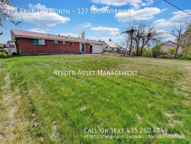 Building Photo - Don't miss this 2 Bedroom 1 Bathroom Downs...