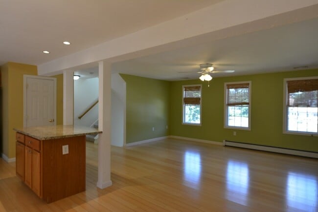 Foto del edificio - 55 Arrowwood Dr