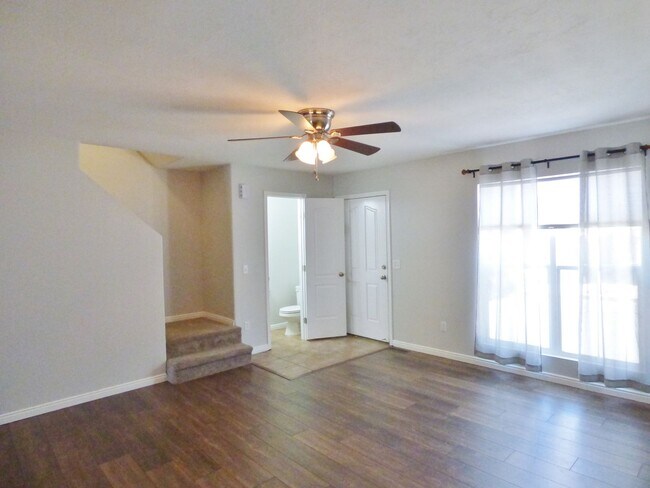Foto del edificio - Great 3 Bd 2.5 Bath Townhome