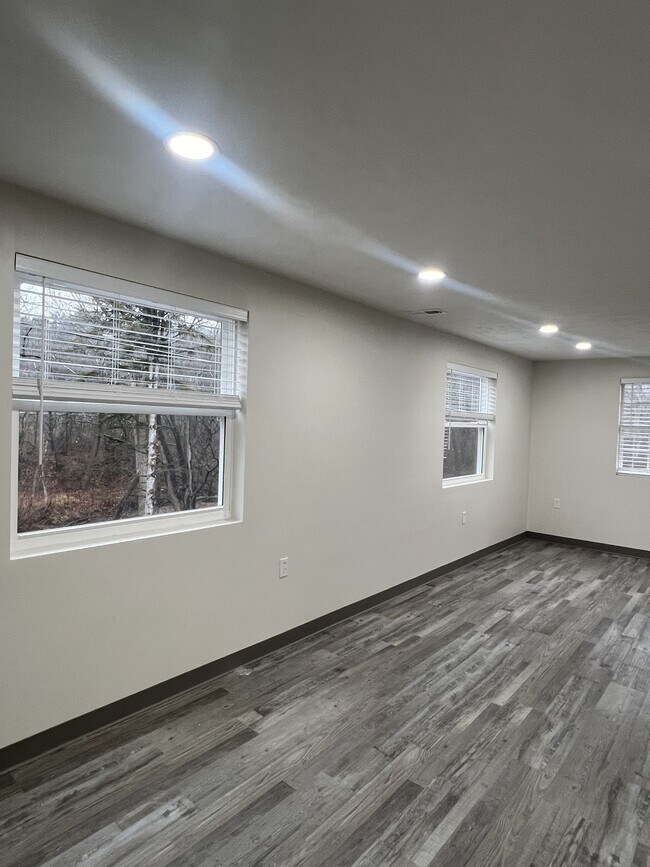 Building Photo - 201 Kathleen Dr