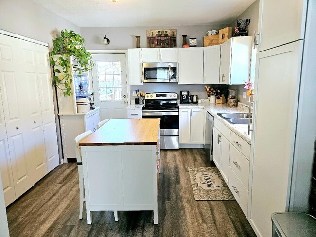 Photo - 106 E Madison St House